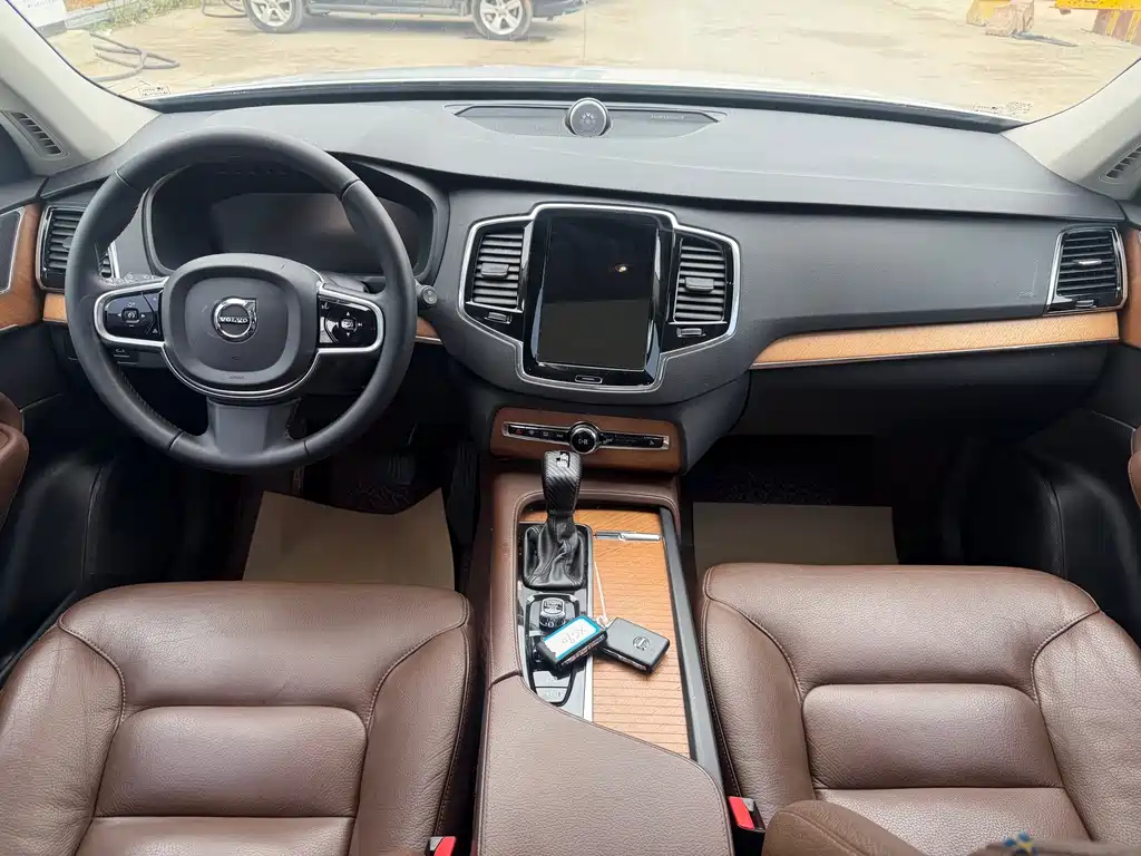Volvo XC90 — миниатюра 5