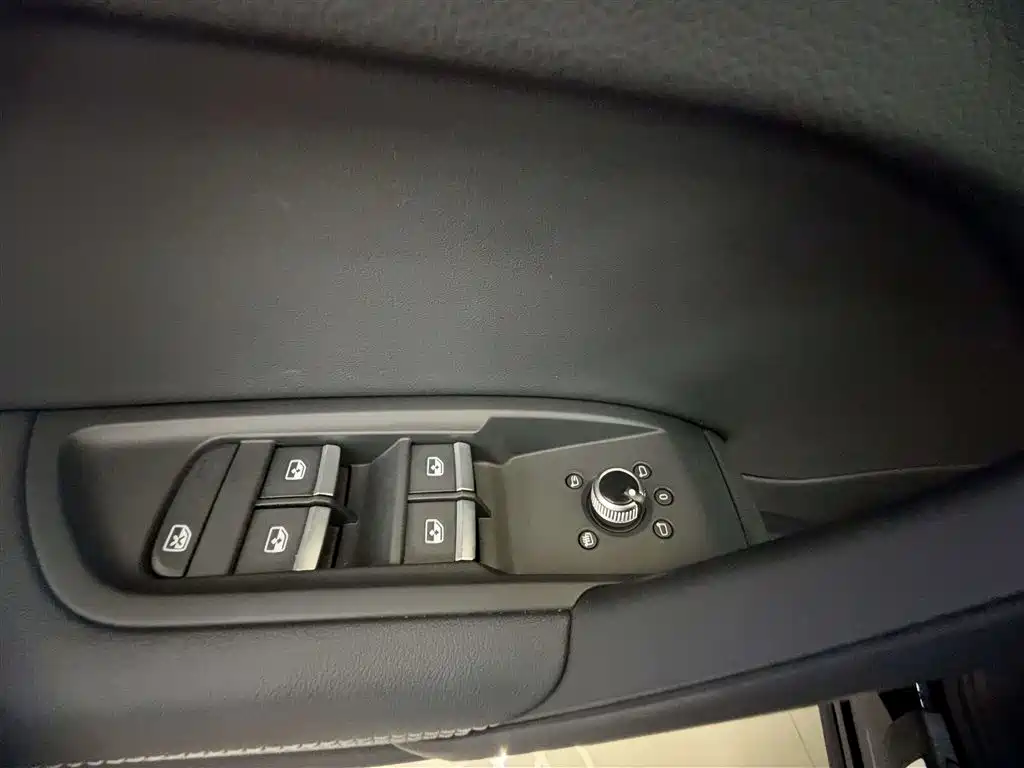 Audi Q5L — миниатюра 15