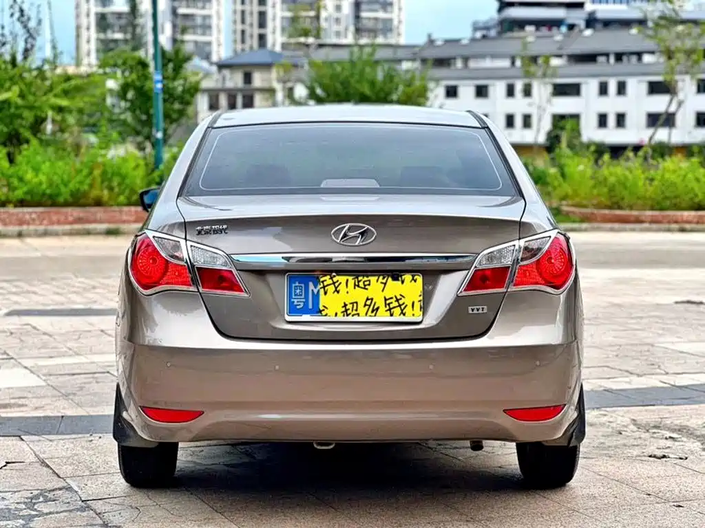Hyundai Elantra — миниатюра 6