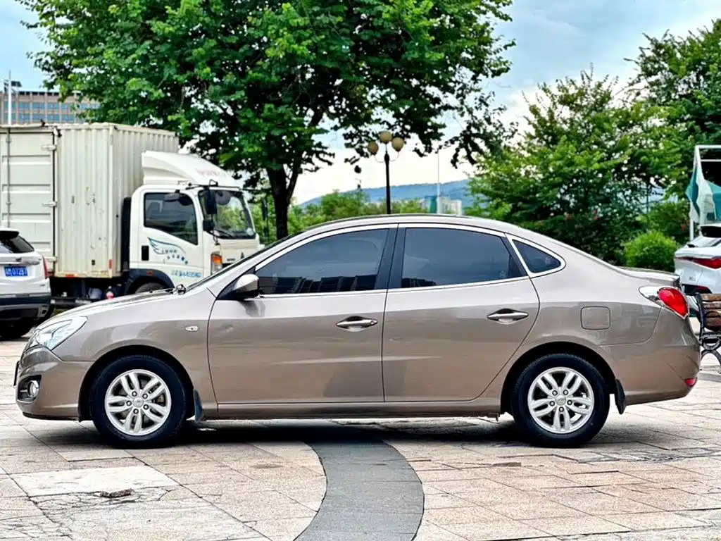Hyundai Elantra — миниатюра 4