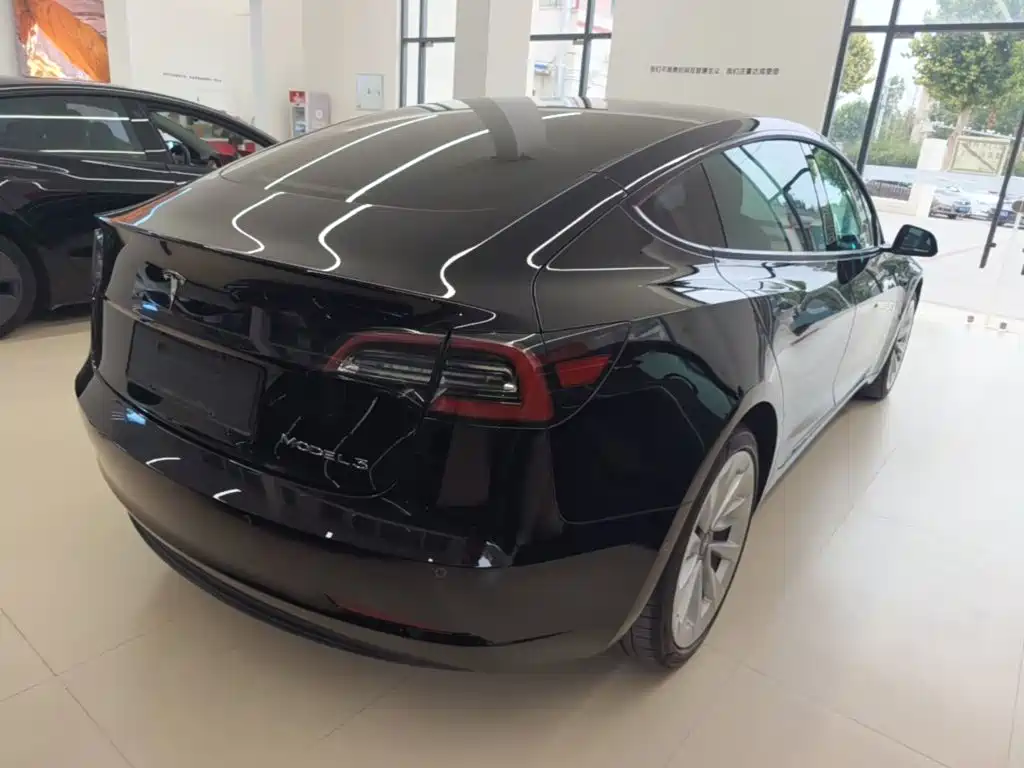 Tesla Model 3 — миниатюра 7