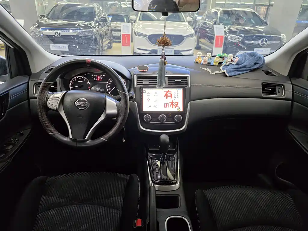 Nissan Tiida — миниатюра 8