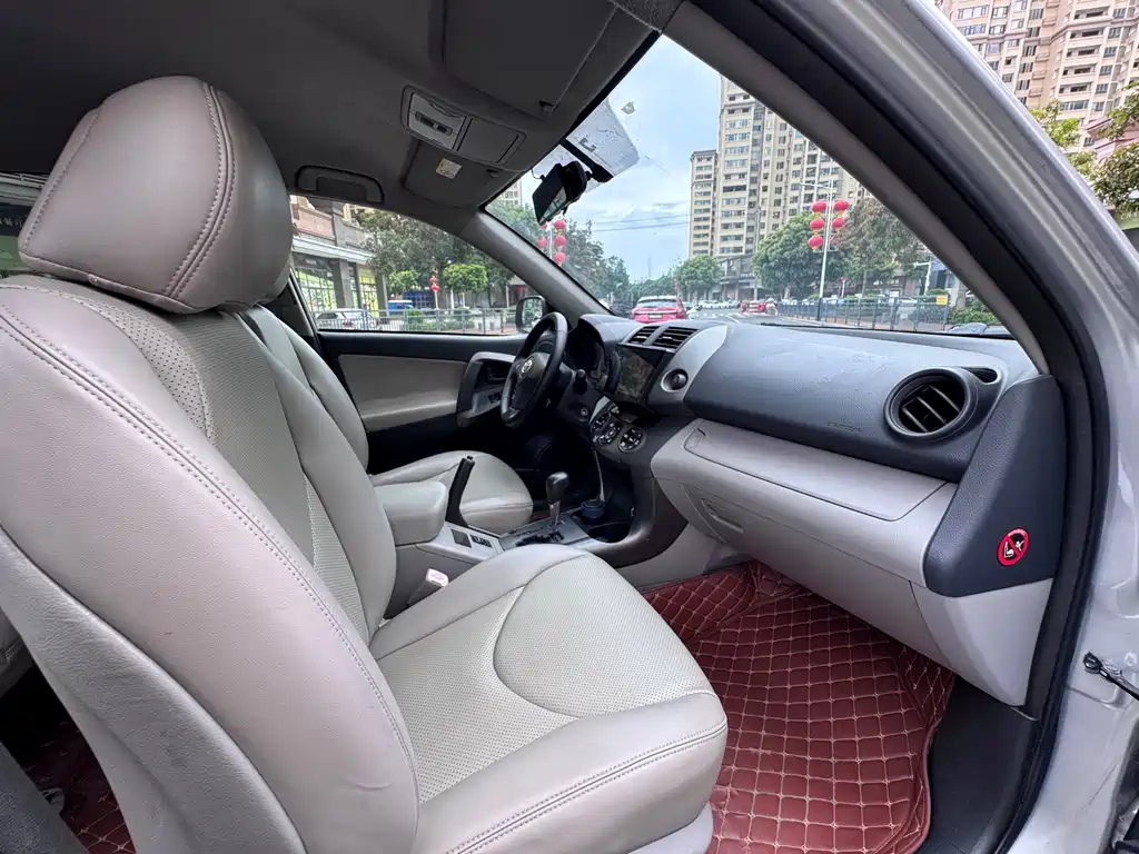 Toyota RAV4 — миниатюра 14