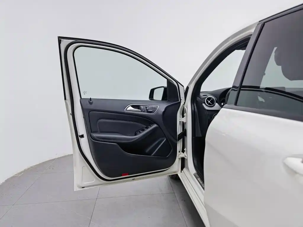 Mercedes-Benz B-Class — миниатюра 8