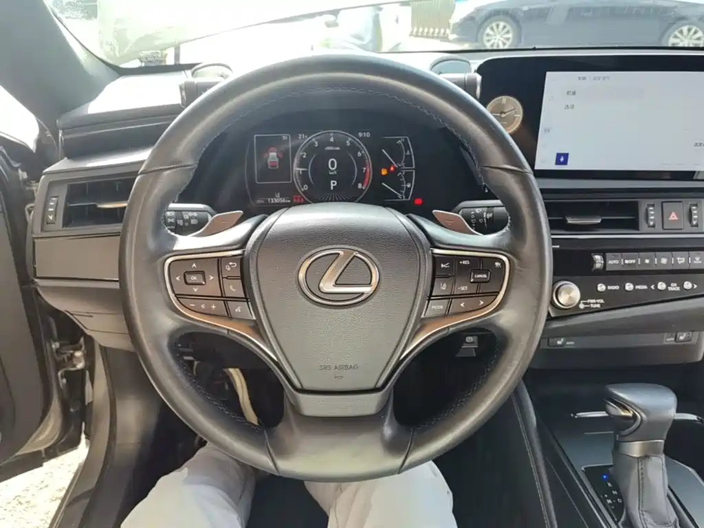 Lexus ES — миниатюра 11