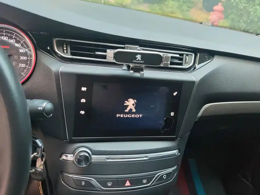 Peugeot 408 — миниатюра 13