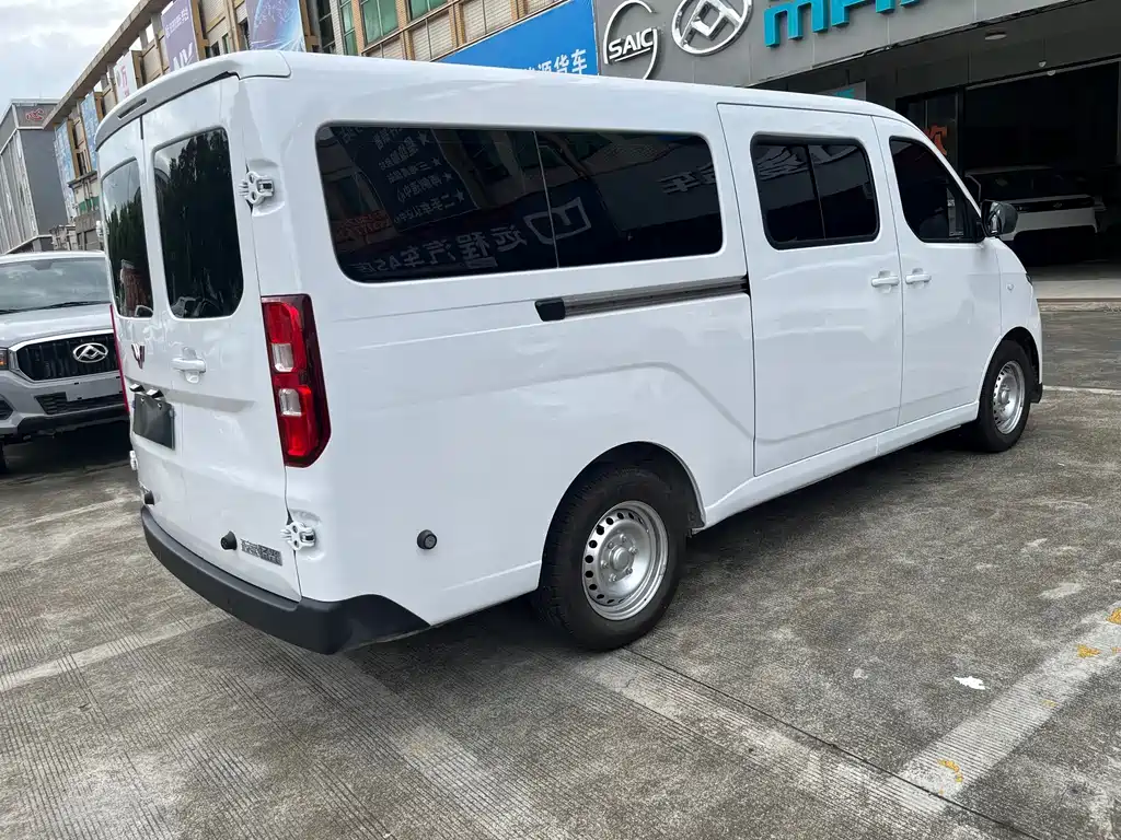 Wuling Yangguang — миниатюра 4
