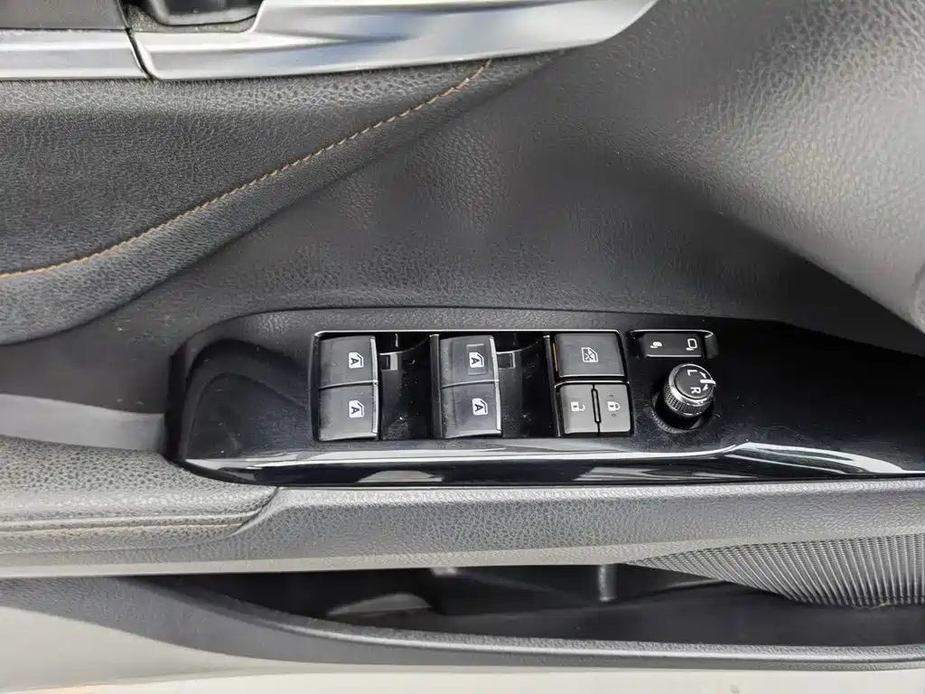 Toyota Camry — миниатюра 9