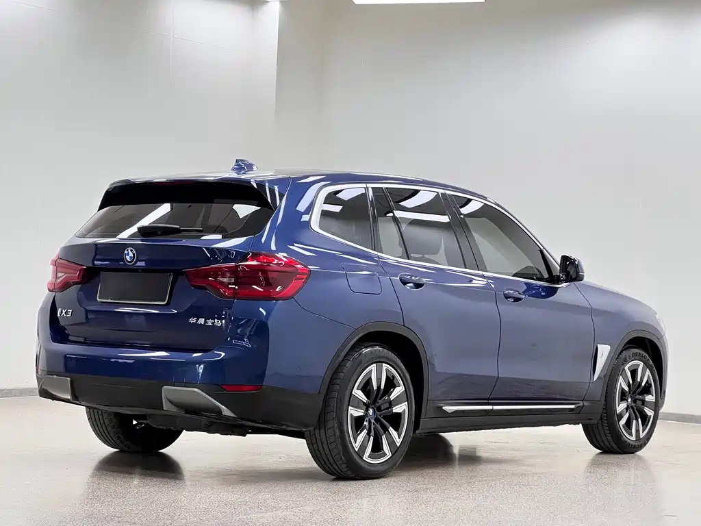 BMW iX3 — миниатюра 7