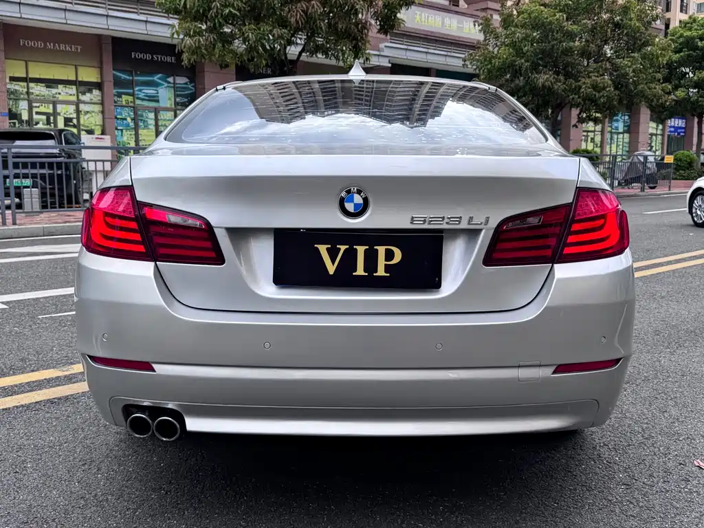 BMW 5 Series — миниатюра 7