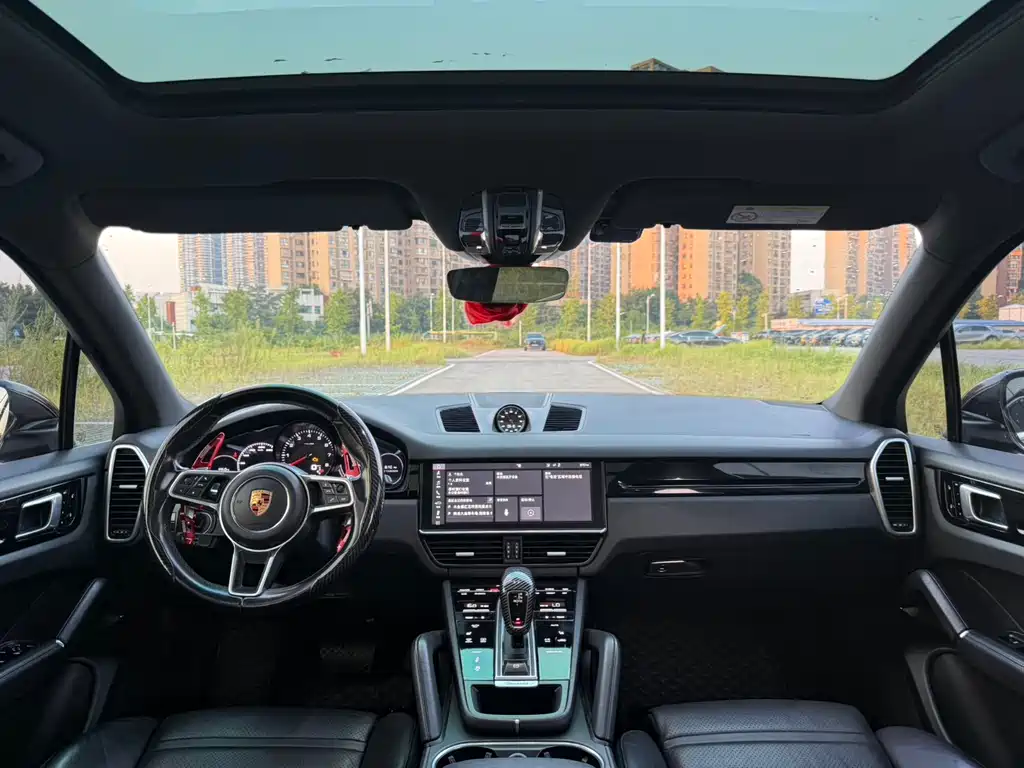 Porsche Cayenne — миниатюра 5