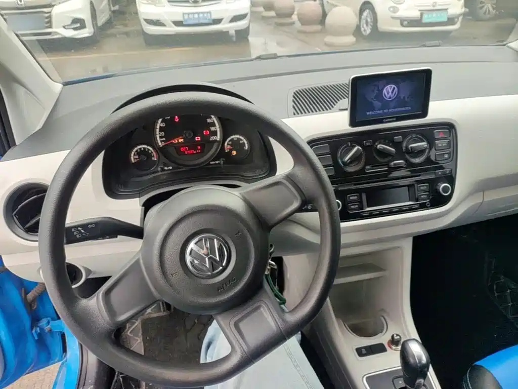 Volkswagen up! — миниатюра 10