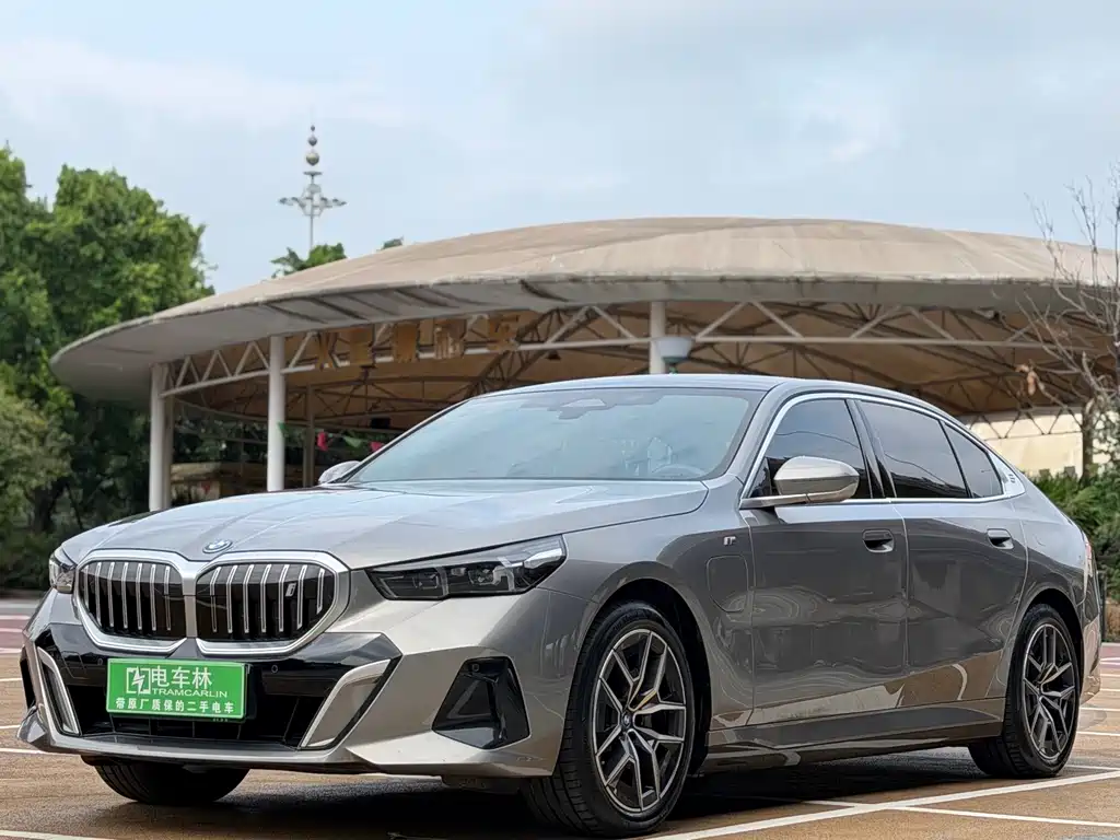 BMW i5