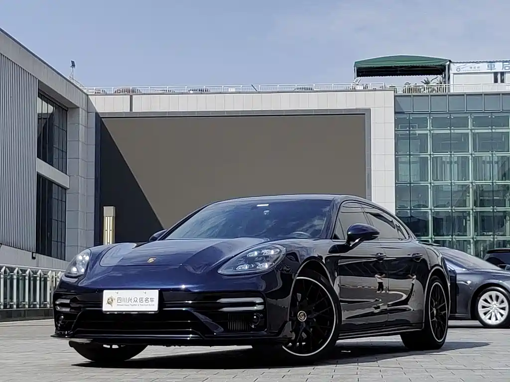 PORSCHE PANAMERA
