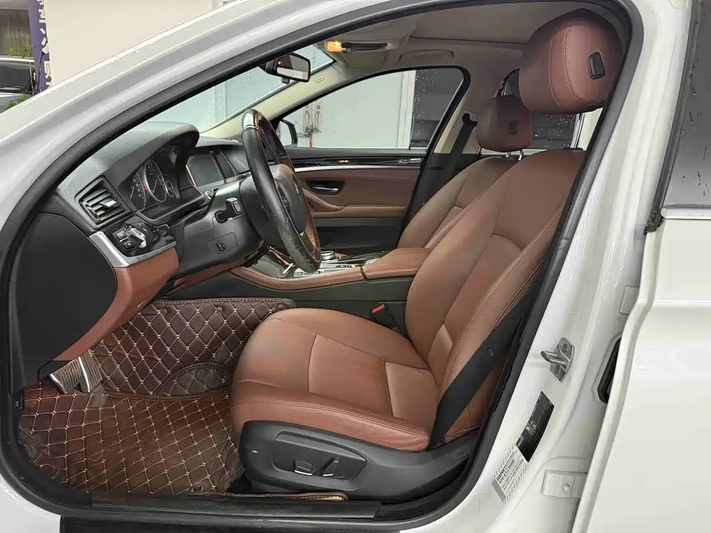 BMW 5 Series — миниатюра 5