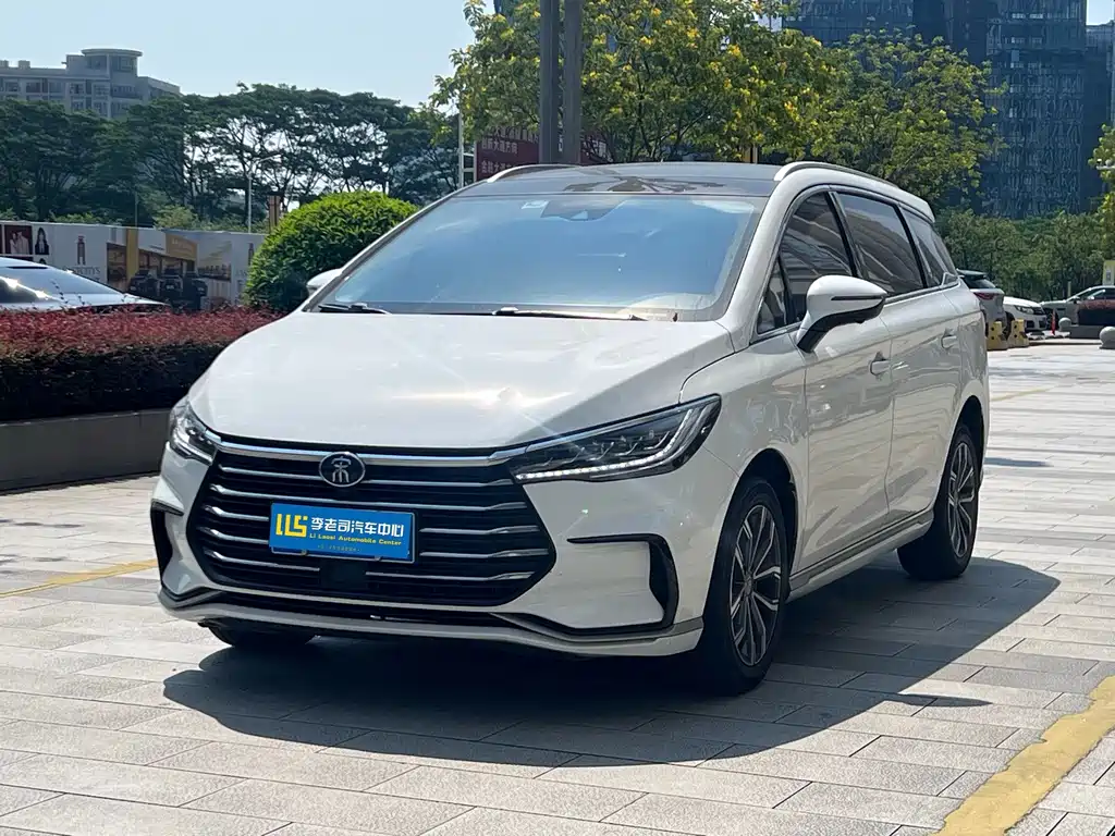 BYD MAX