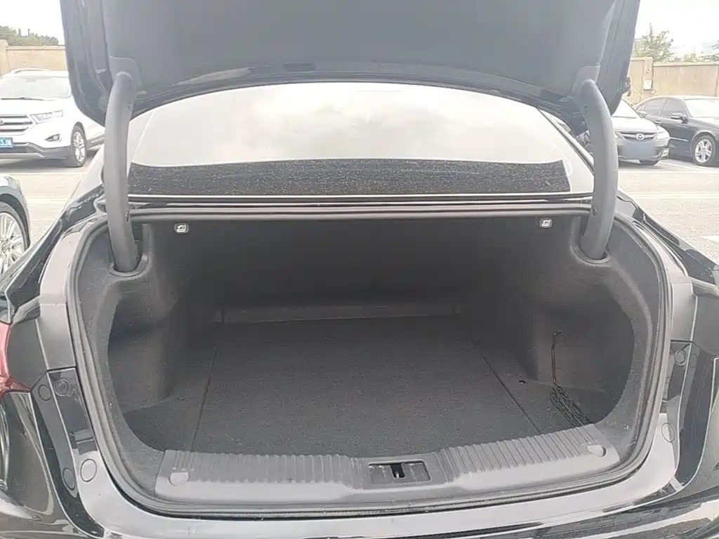 Hongqi Hongqi H5 — миниатюра 19