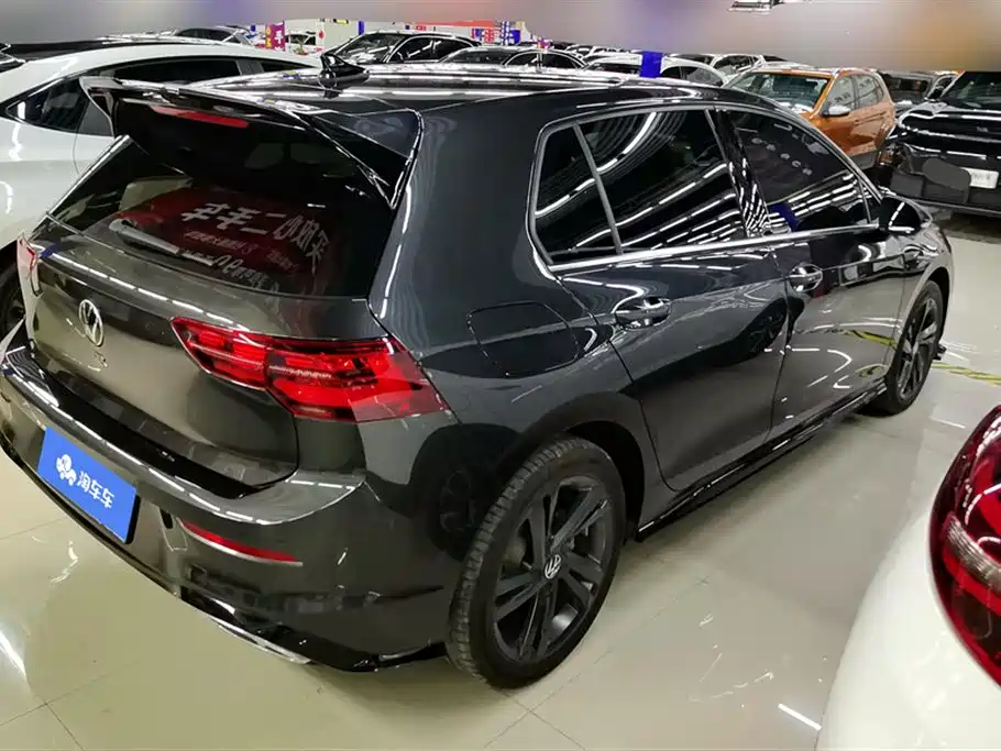 VOLKSWAGEN GOLF