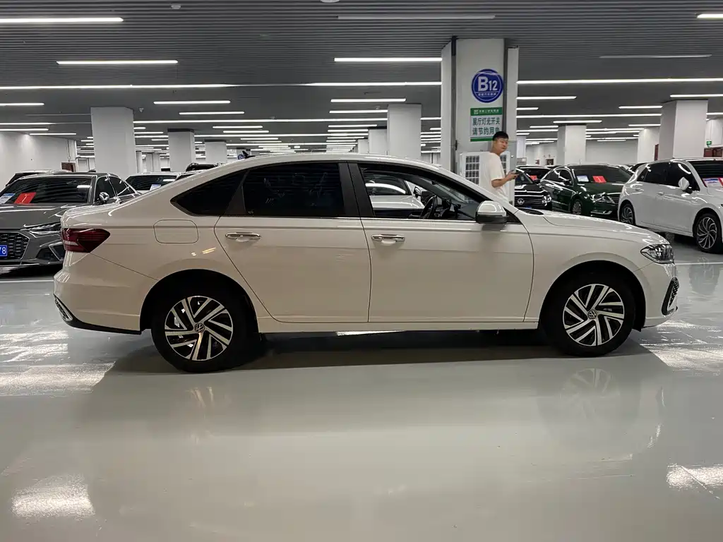 Volkswagen Lavida — миниатюра 4
