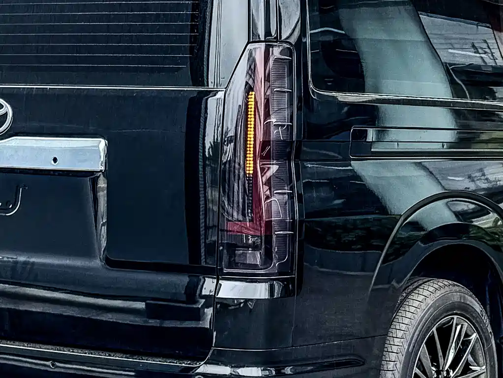 Toyota HiAce 2025 3.5L AT