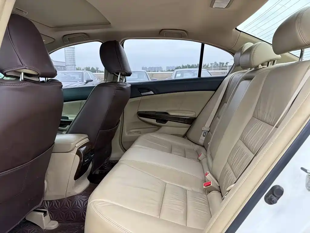 Honda Accord — миниатюра 13