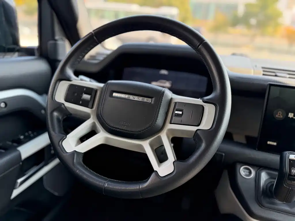 Land Rover Defender — миниатюра 7