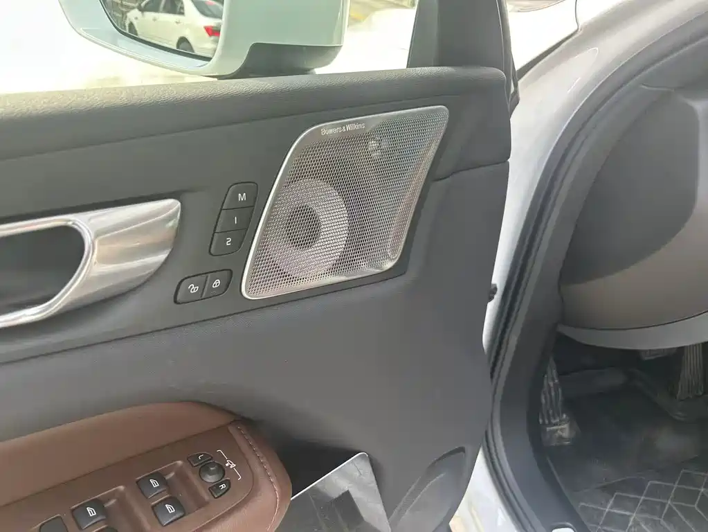 VOLVO XC60 PLUG IN HYBRID