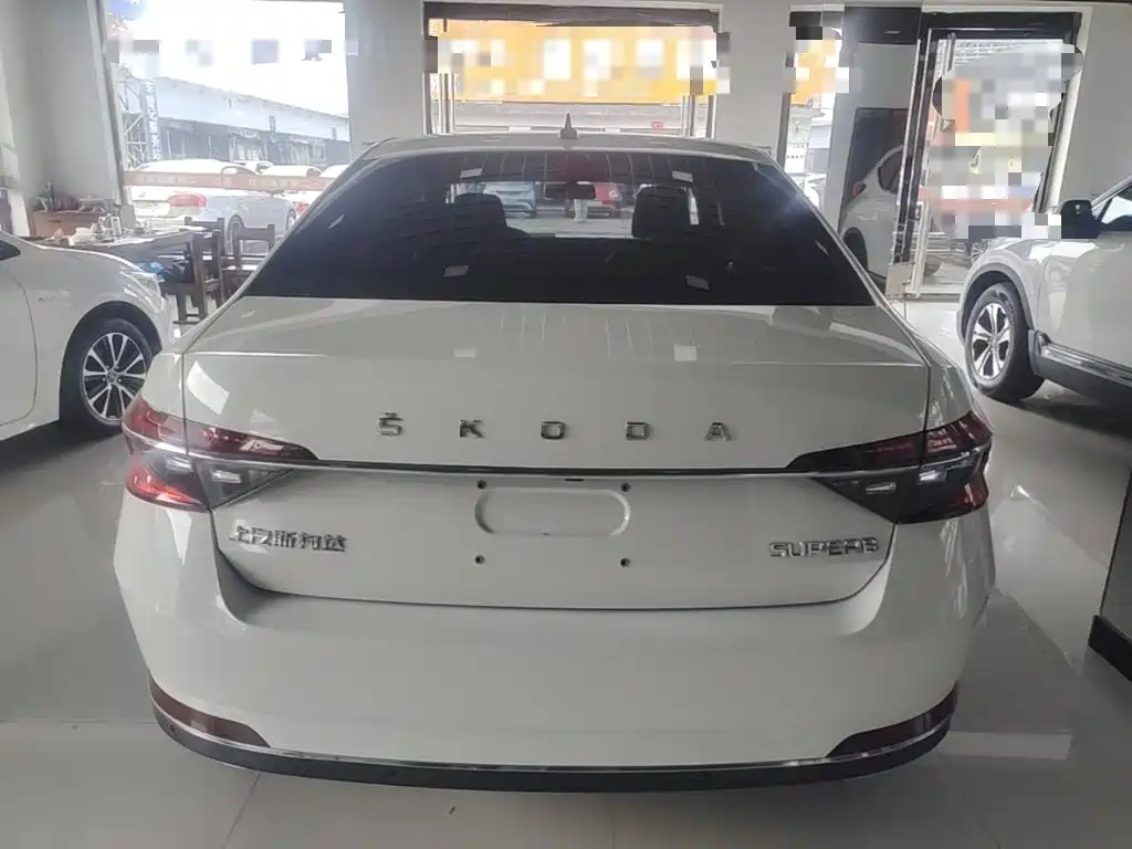 Skoda Superb — миниатюра 6