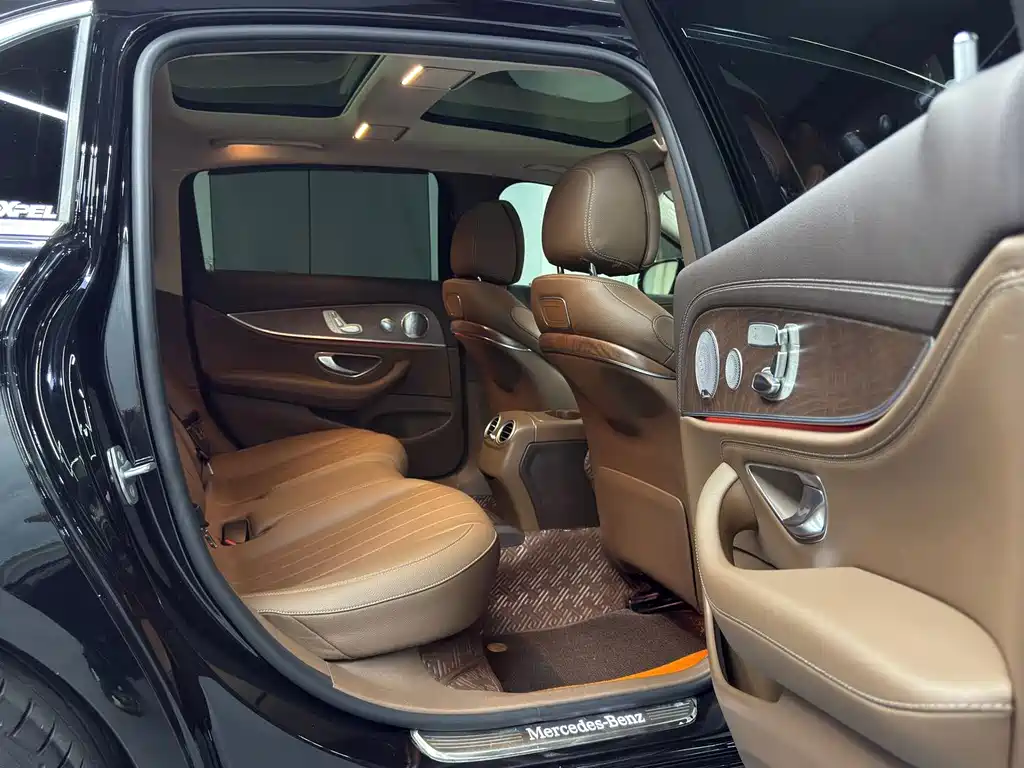 Mercedes-Benz E-Class — миниатюра 12