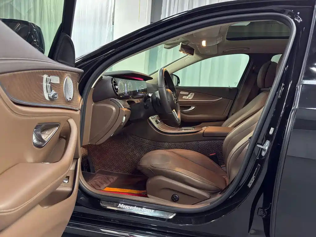 Mercedes-Benz E-Class — миниатюра 10