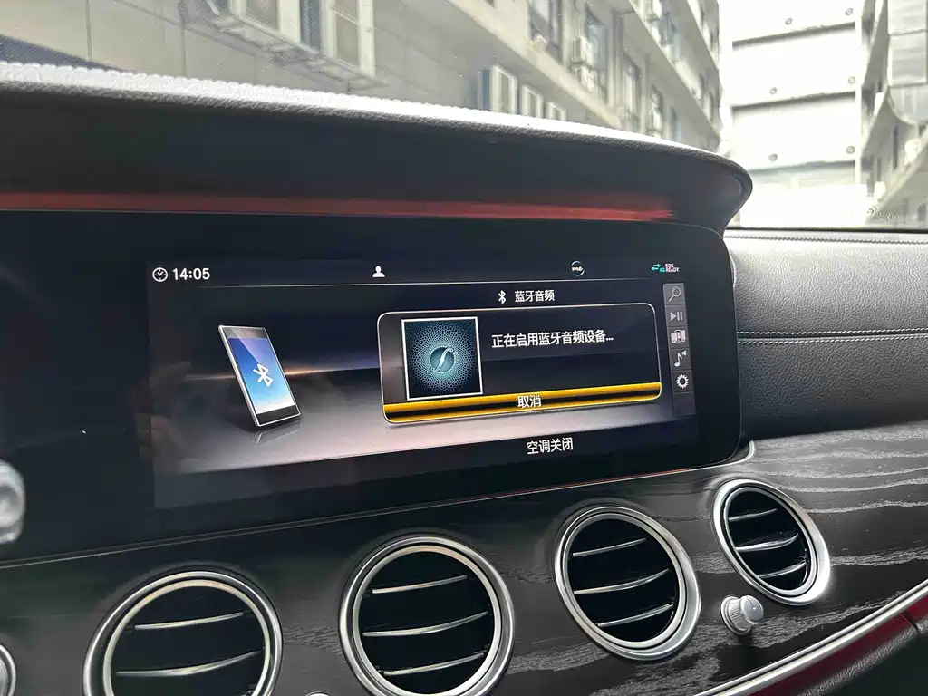 Mercedes-Benz E-Class — миниатюра 16