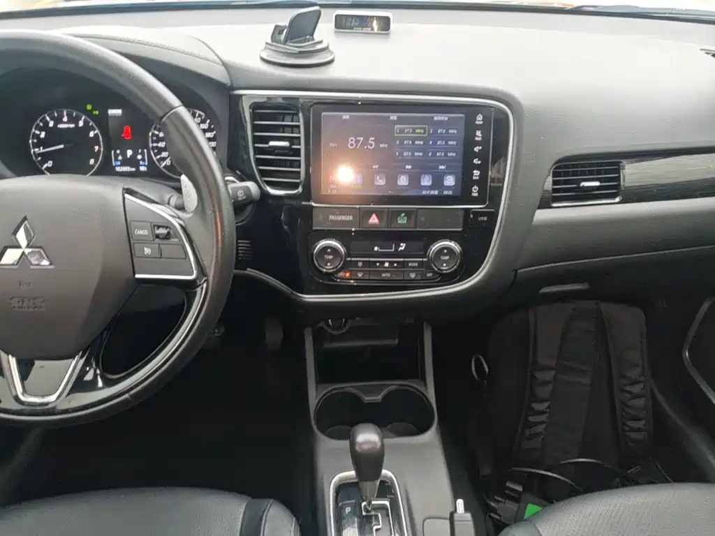 Mitsubishi Outlander — миниатюра 13