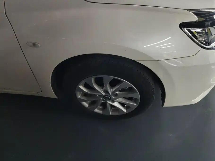 Nissan Sylphy — миниатюра 6