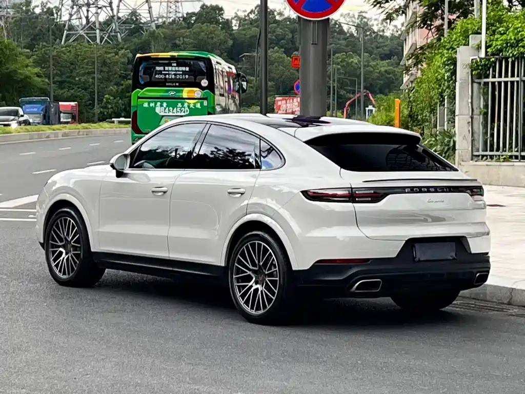 Porsche Cayenne — миниатюра 10
