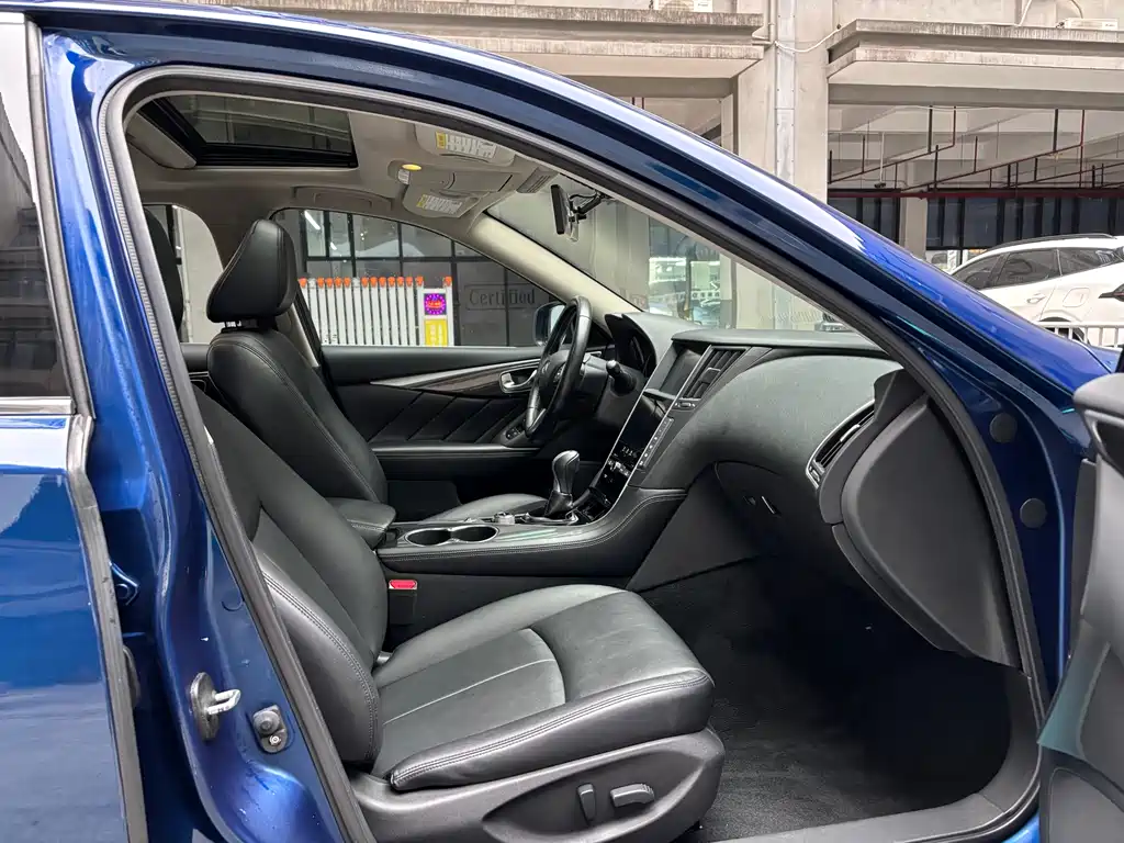 Infiniti Q50L 2015 2.0T Comfort