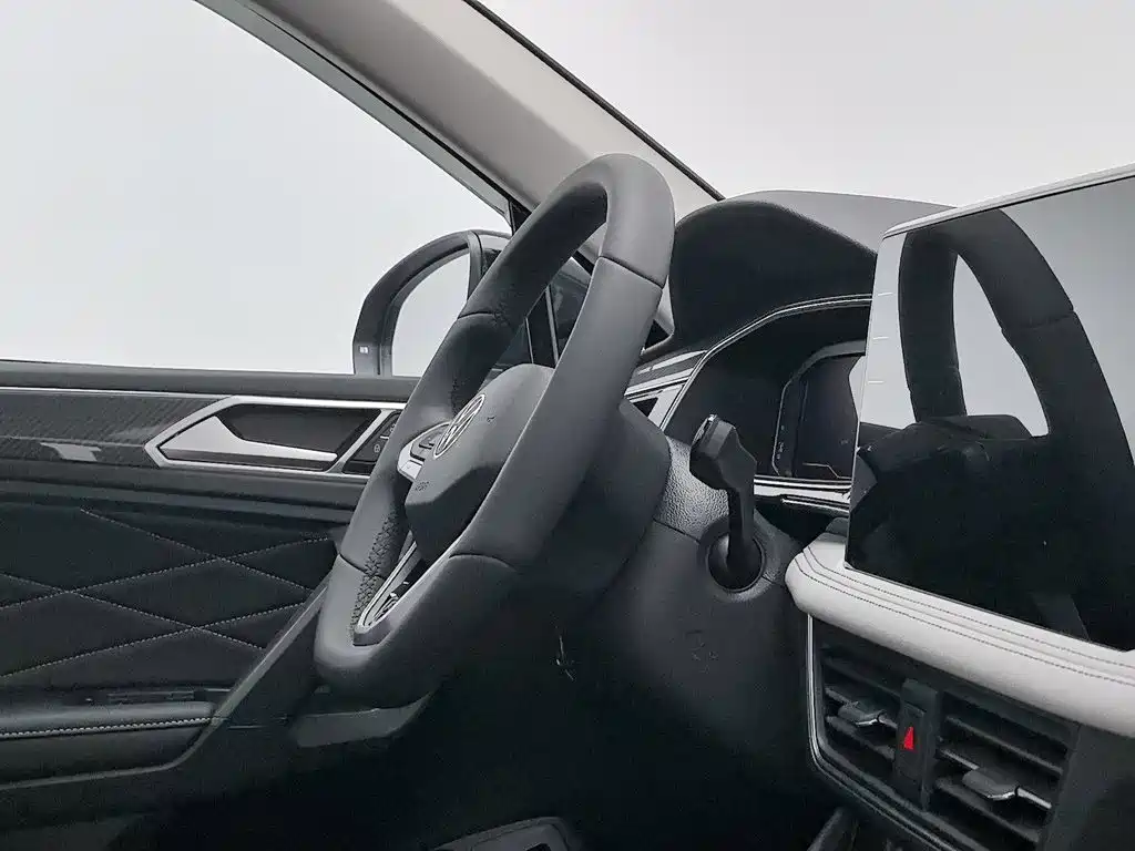 Volkswagen Tiguan L — миниатюра 22