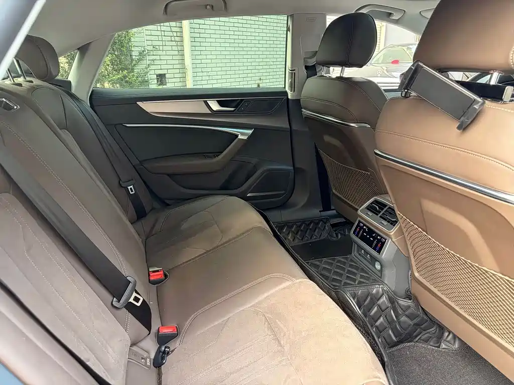 Audi A7L — миниатюра 6