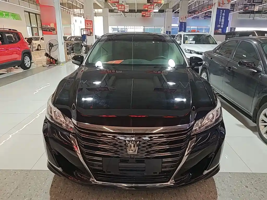 Toyota Crown — миниатюра 3
