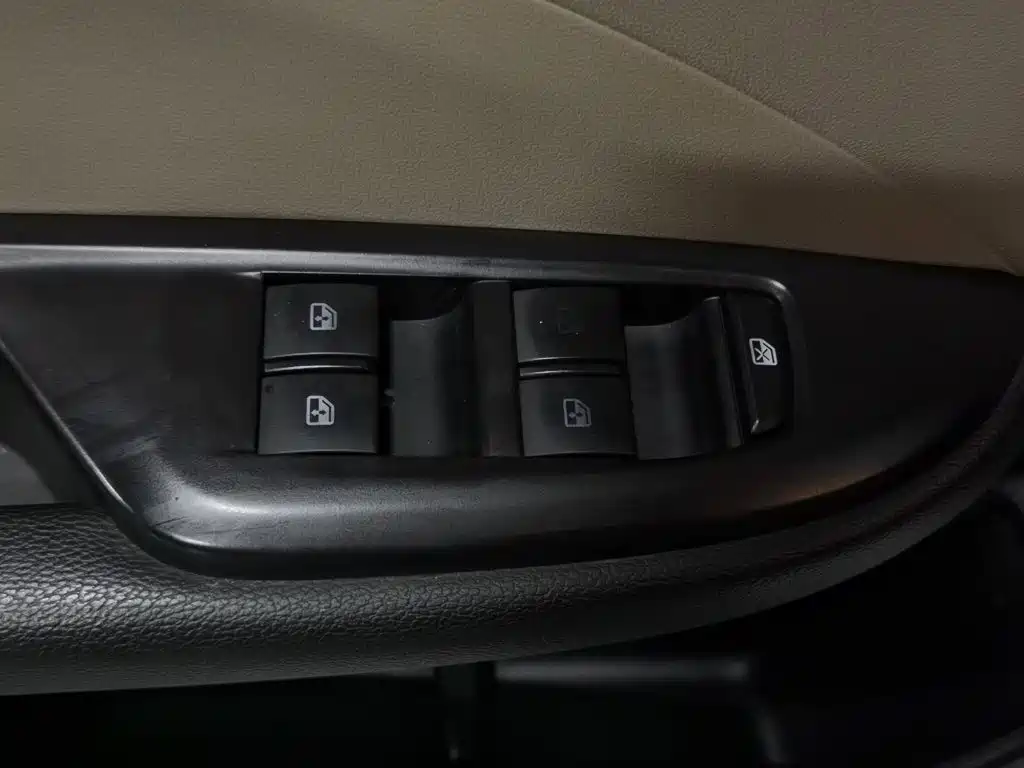 Buick Excelle — миниатюра 9