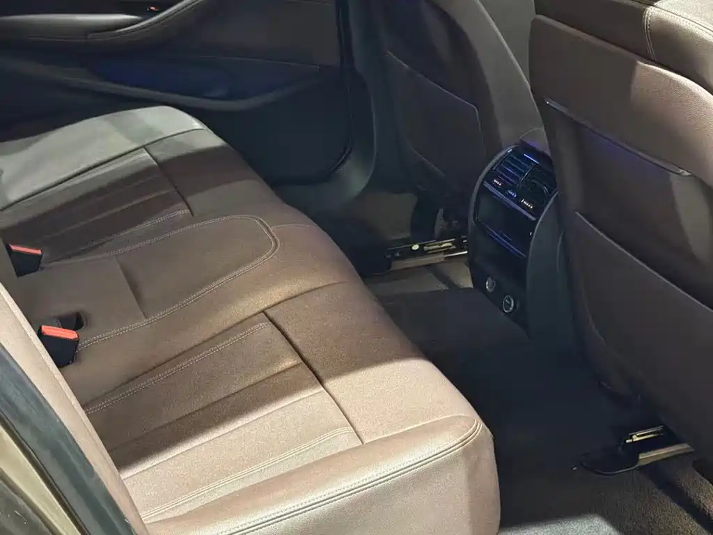 BMW 5 Series — миниатюра 5