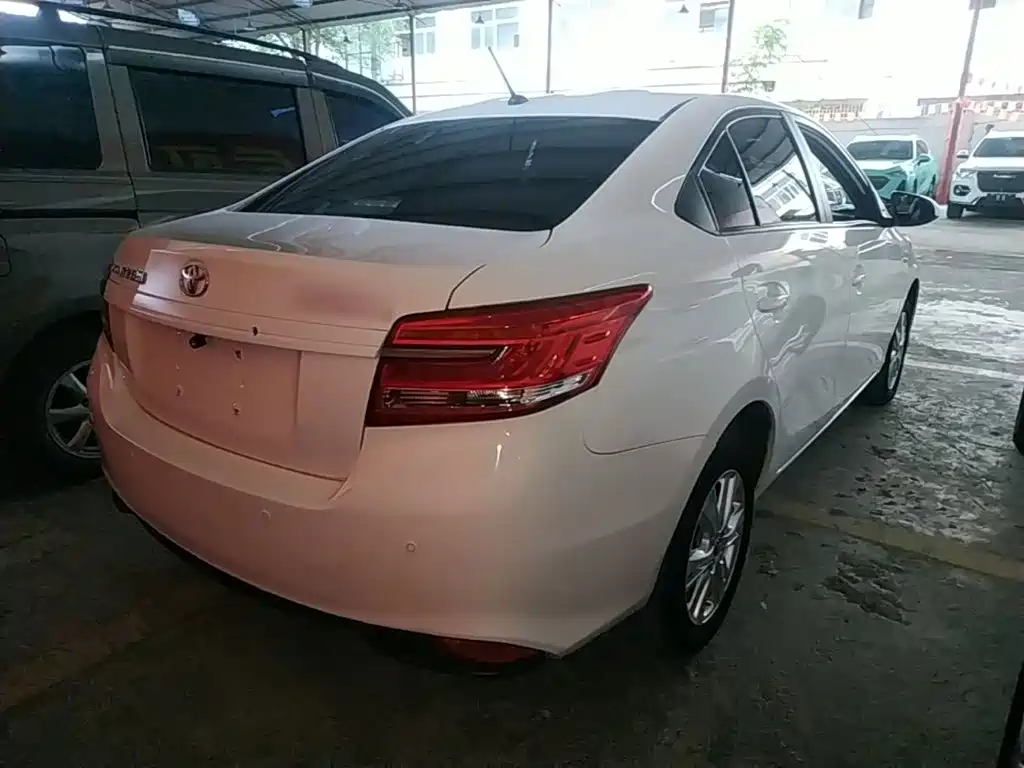 Toyota Yaris L — миниатюра 7