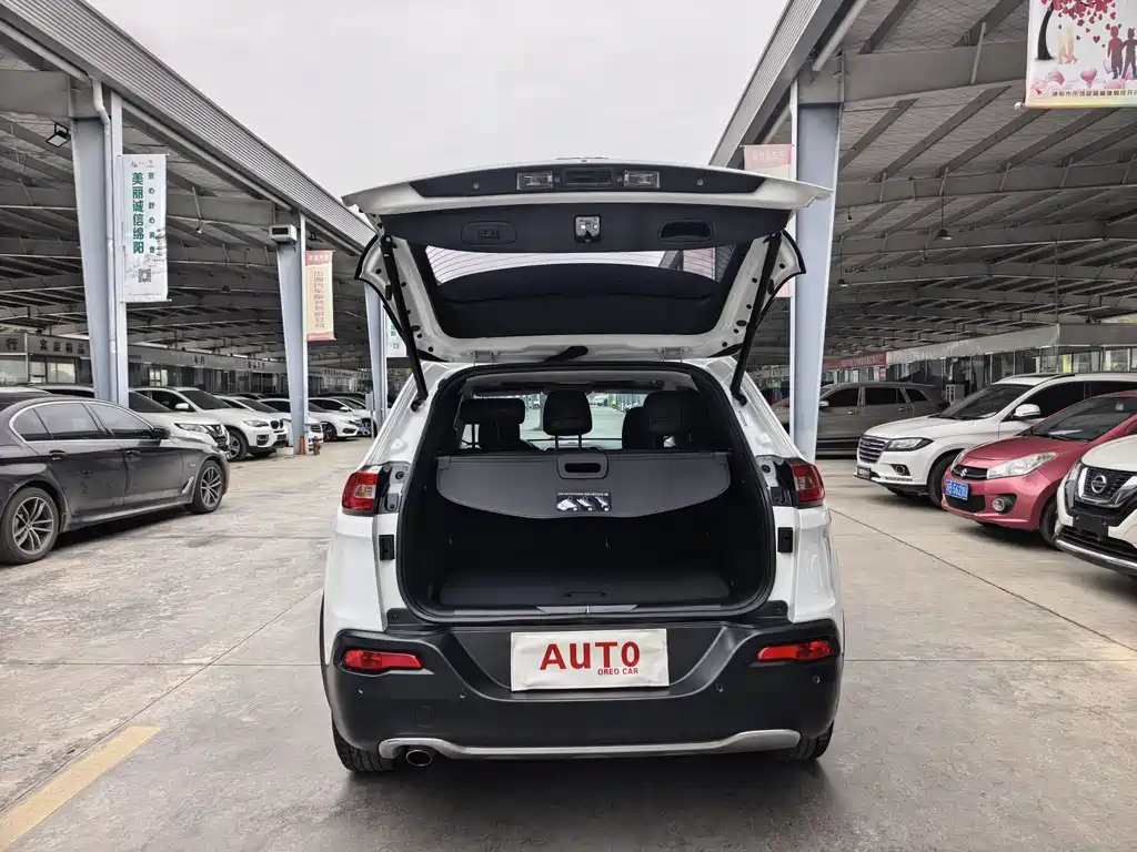 Jeep Cherokee 2.0L Superior Edition, фото 8