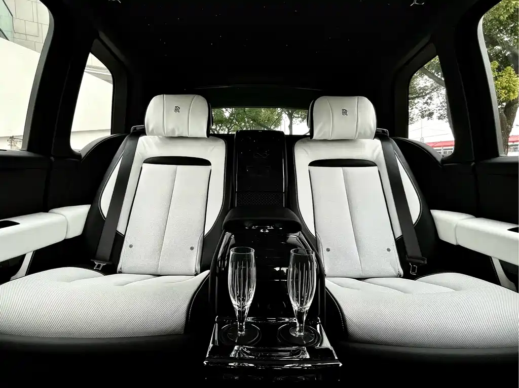 Rolls-Royce Cullinan — миниатюра 29