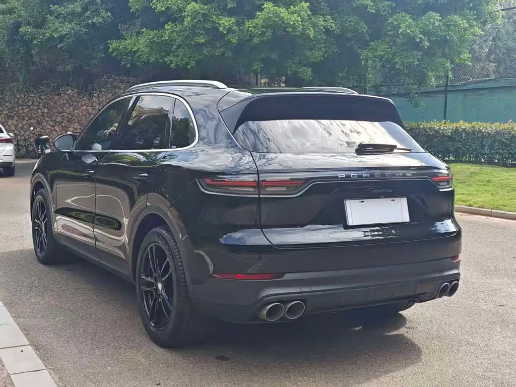 Porsche Cayenne — миниатюра 9