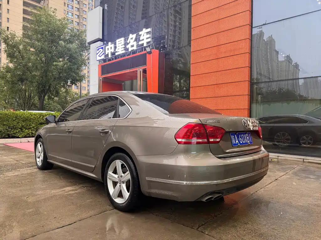 VOLKSWAGEN PASSAT