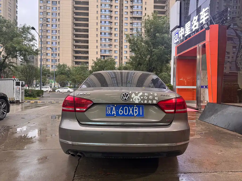 VOLKSWAGEN PASSAT