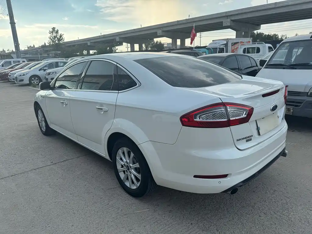 Ford Mondeo — миниатюра 6