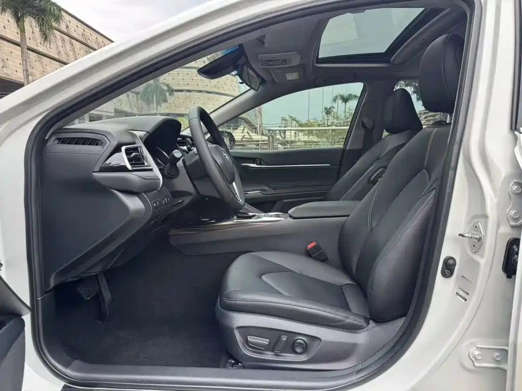 Toyota Camry — миниатюра 21