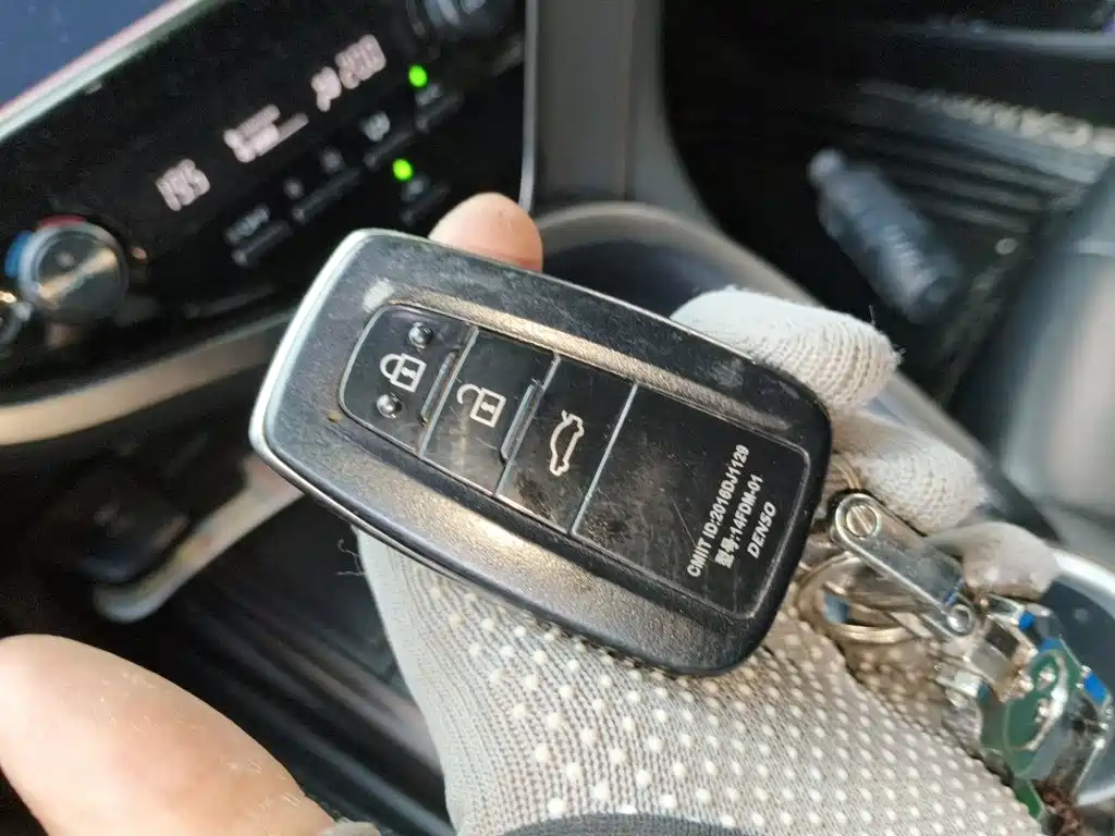 Toyota Camry — миниатюра 12