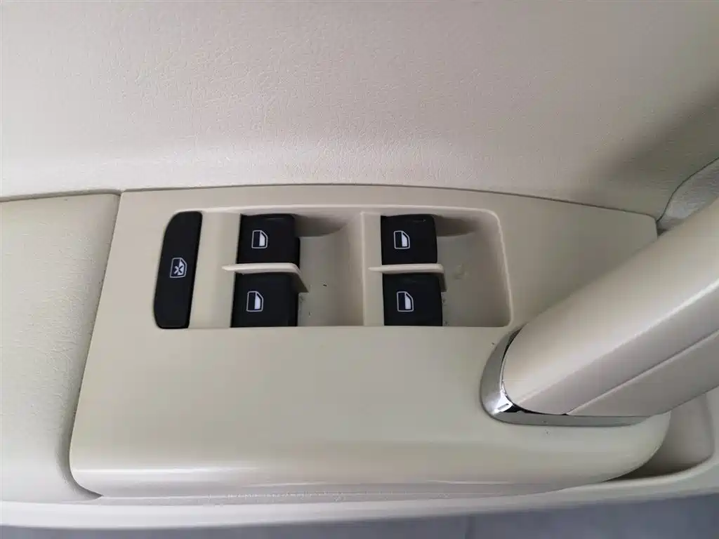 Volkswagen Lavida 2013 1.6L AT Comfort